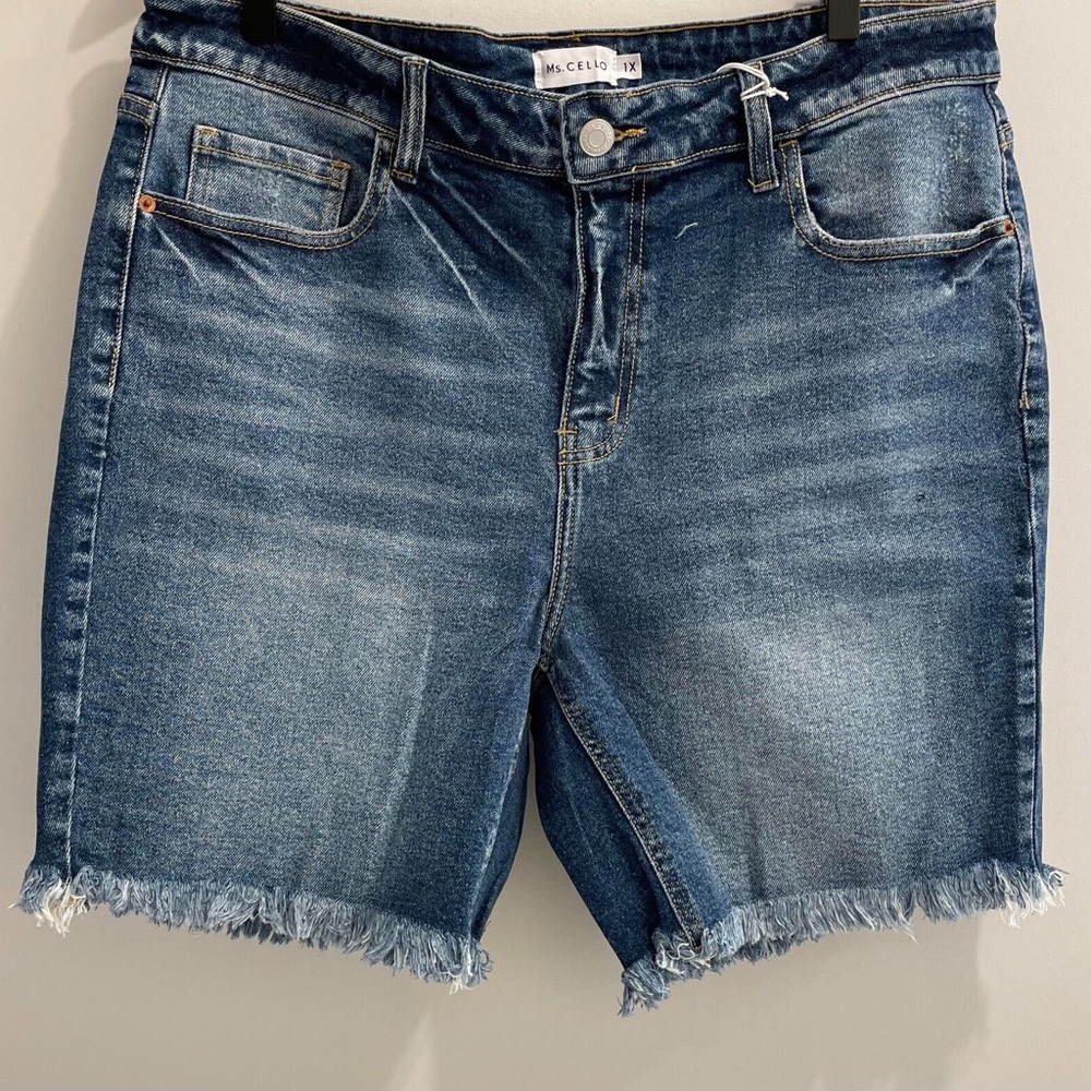 Plus Size Rise Fryed Hem Bermuda Shorts